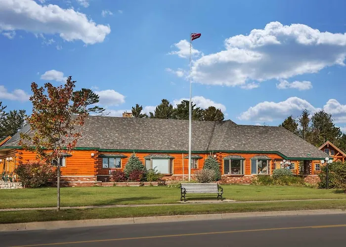 Cabins Of Mackinac & Lodge