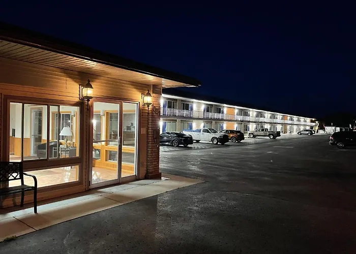 Days Inn & Suites By Wyndham St. Ignace Lakefront